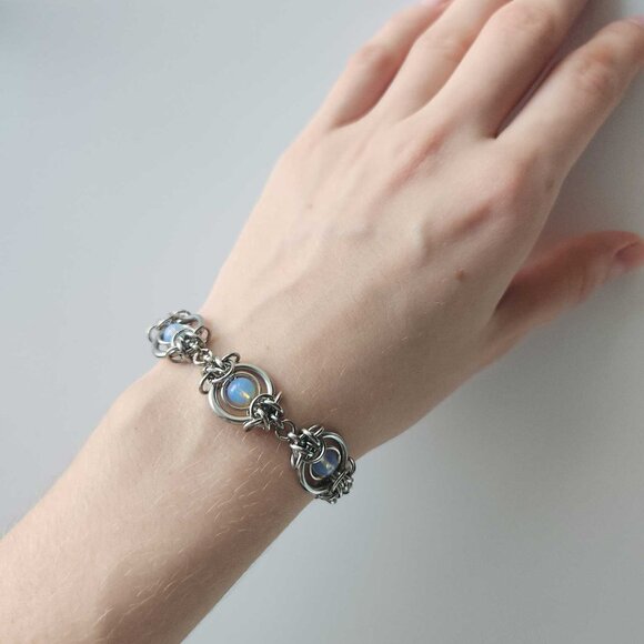 Vintage medieval inspired fairy whimsical opalite and silver bracelet - Picture 4 of 11